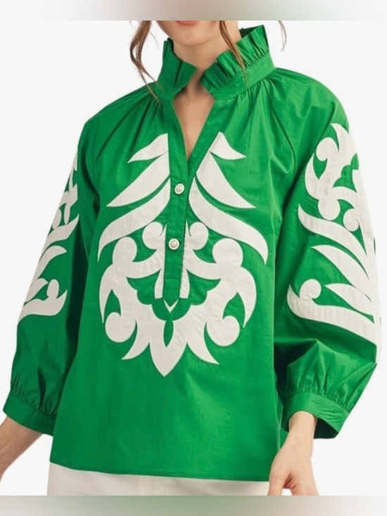 Entro Tops - Absolutely Beautiful Entro Green Embroidered top. Size XL , NWT